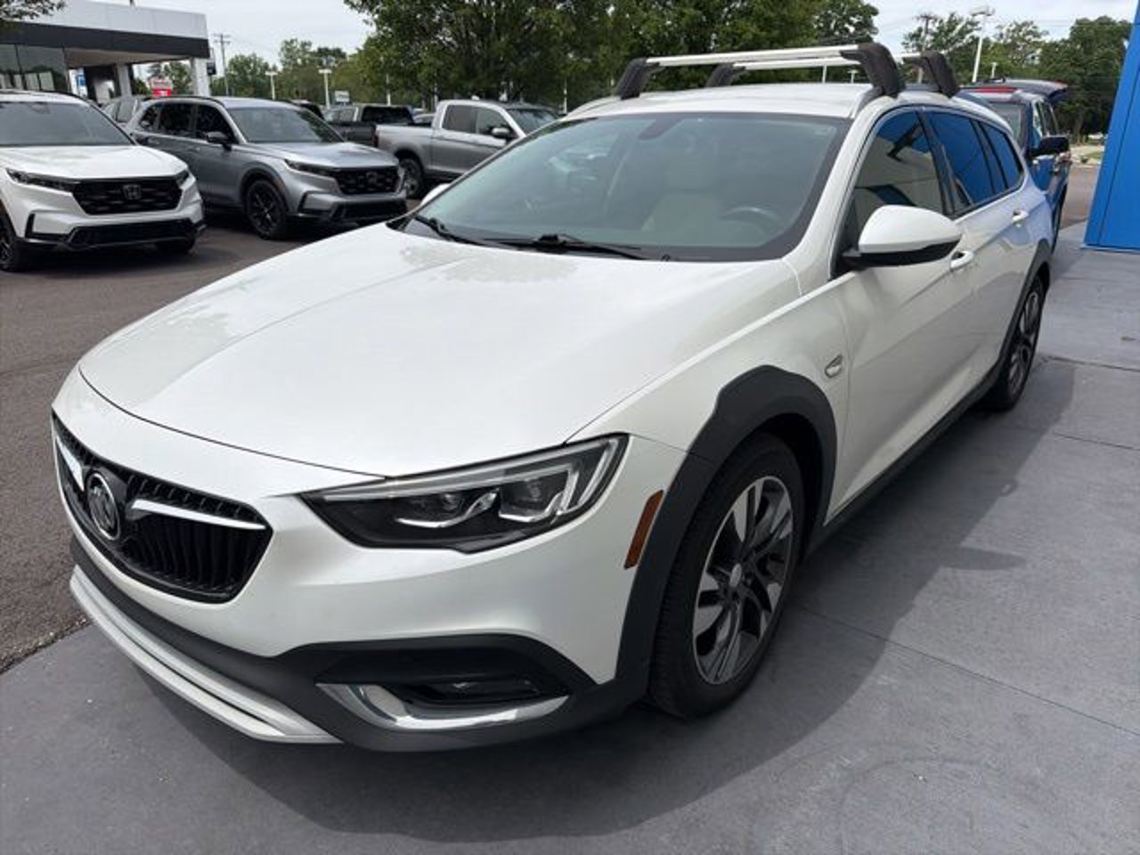 buick regal tourx 2018 W04GV8SX0J1152990 image buick regal tourx 2018 W04GV8SX0J1152990 image